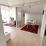 Apartment La E Bella